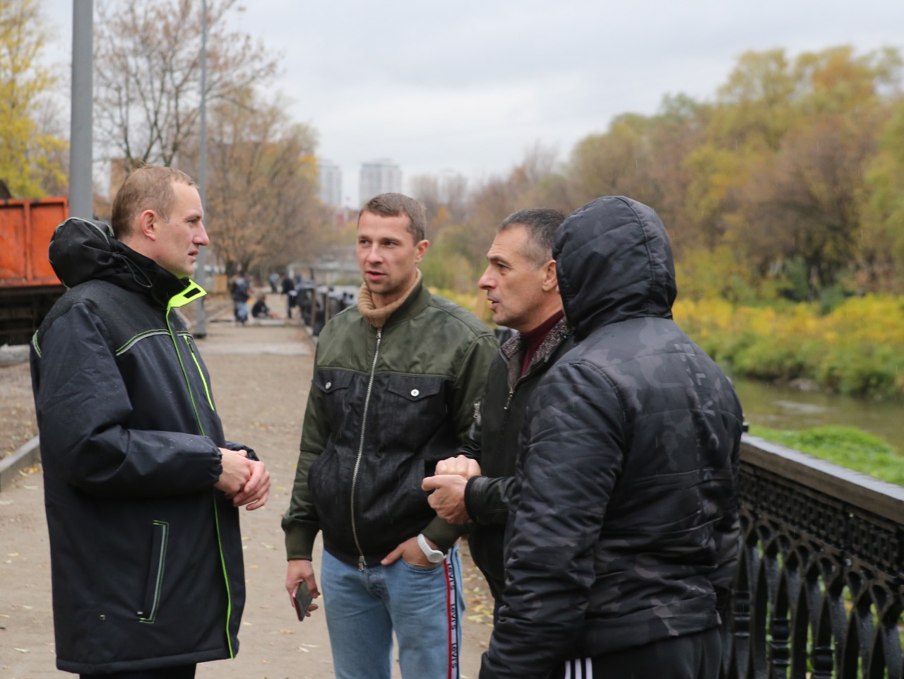Префект СВАО Алексей Беляевы осмотрел ход работ по укреплению берега Яузы на ул. Докукина и набережную Говорухина