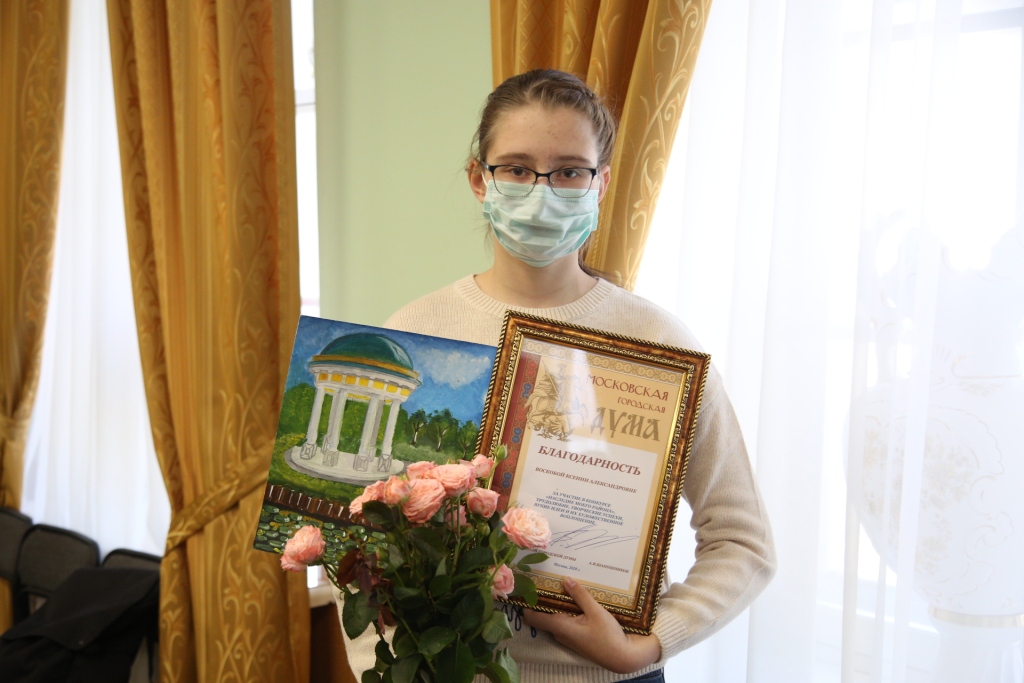 В СВАО чествовали лауреатов городского конкурса рисунков "Наследие моего района"