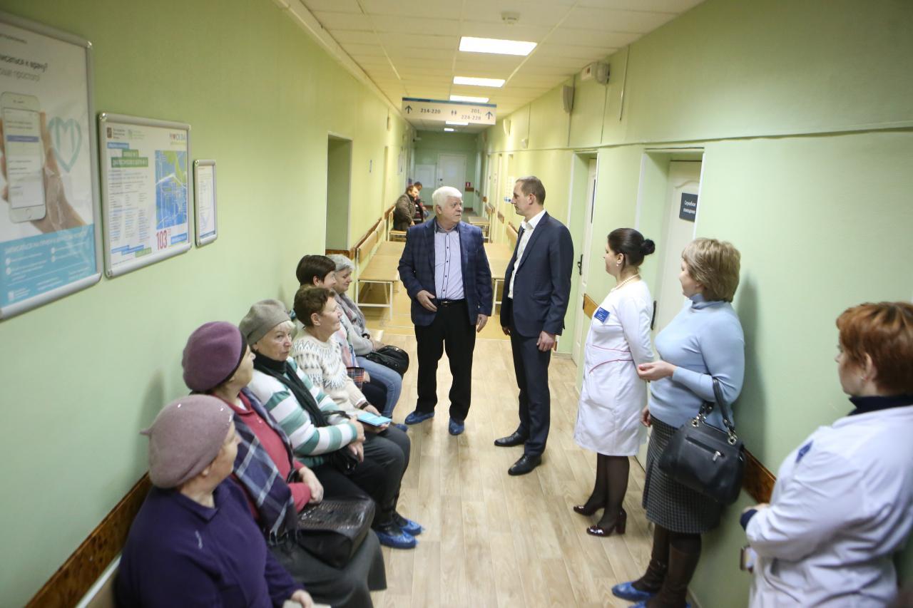Префект в шоу-румах поликлиник СВАО