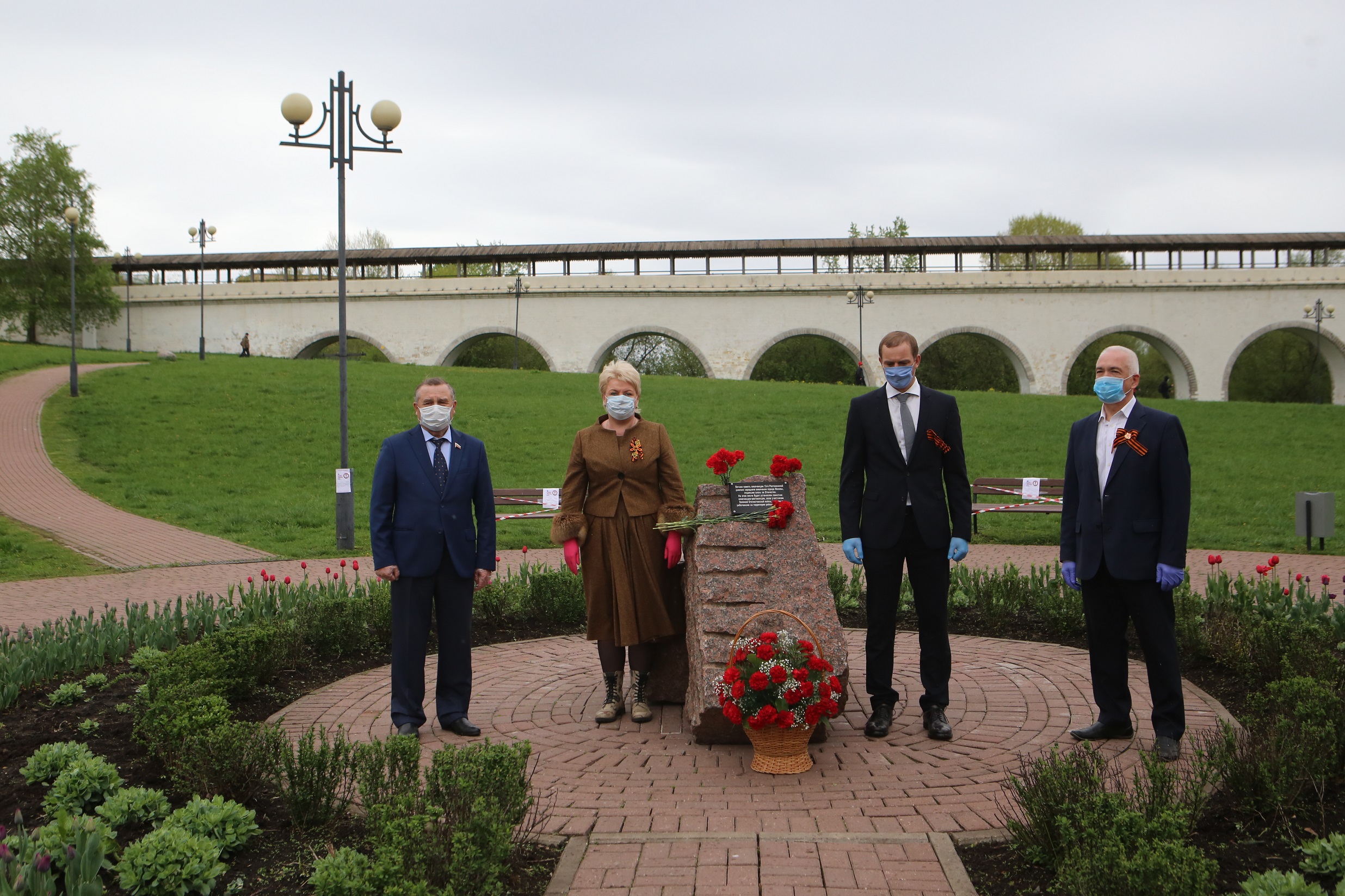 Возложение цветов в честь Дня Победы