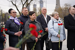 Торжественный митинг-возложение цветов к Международному дню памятников и исторических мест прошел у памятника Г.Р. Державину на Северо-Востоке столицы